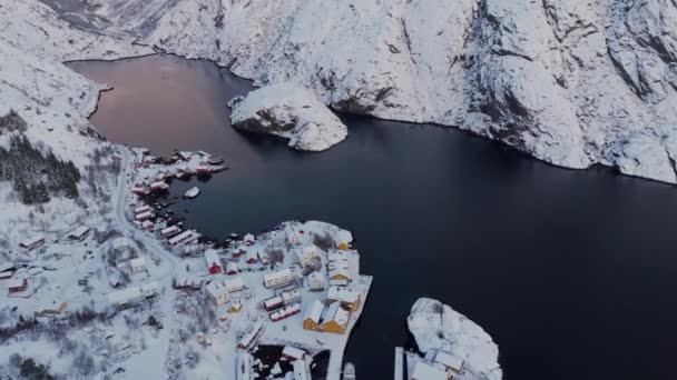 Nusfjord Villaggio Pescatori Fiordo Montagne Inverno Isole Lofoten Norvegia Vista — Video Stock