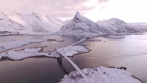 Légi Felvétel Csodálatos Sarkvidéki Lofoten Szigetek Téli Csodaország Táj Autó — Stock videók