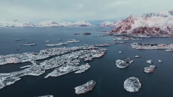 Widok Powietrza Zaśnieżoną Wioskę Rybacką Henningsvaer Wyspy Lofoten Norwegia Zimie — Wideo stockowe