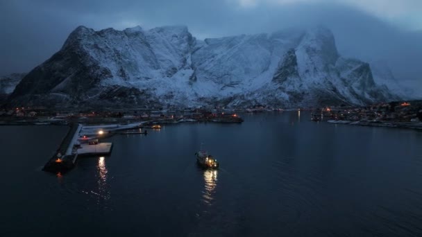 Vissersboot Nachts Lofoten Uitzicht Vanuit Lucht — Stockvideo