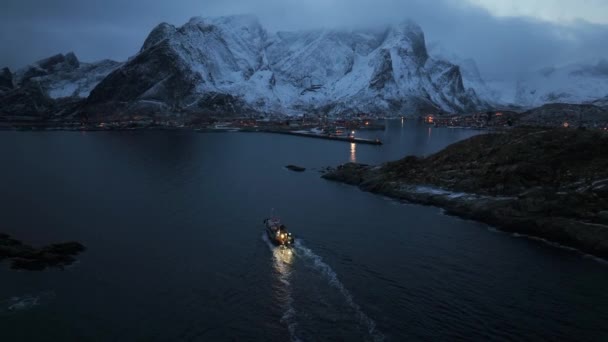 Vissersboot Nachts Lofoten Uitzicht Vanuit Lucht — Stockvideo
