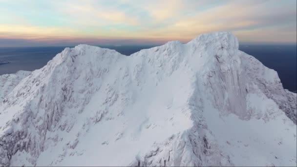 Vista Aérea Belas Montanhas Nevadas Noruega — Vídeo de Stock