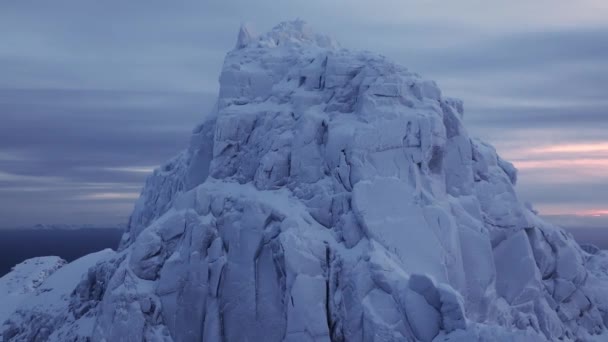 Luftaufnahme Der Schönen Schneebedeckten Berge Norwegen — Stockvideo