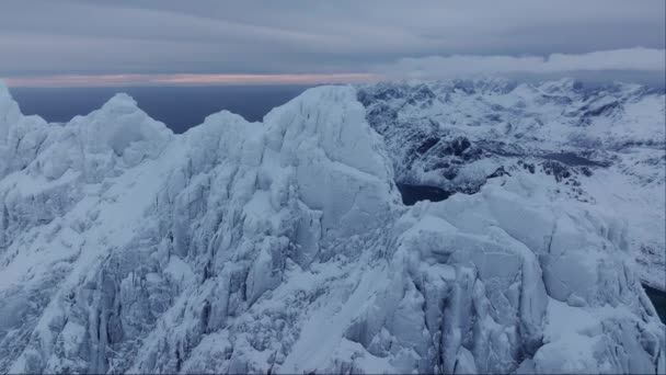 Διασχίστε Ψυχρό Βουνό Κορυφές Των Άλπεων Που Ασχολούνται Οικολογικό Τουρισμό Βίντεο Αρχείου