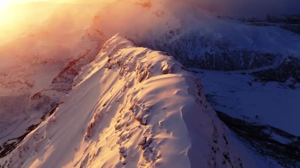 Terbang Menembus Awan Atas Gunung Tops Surga Keabadian Penciptaan Gunung — Stok Video