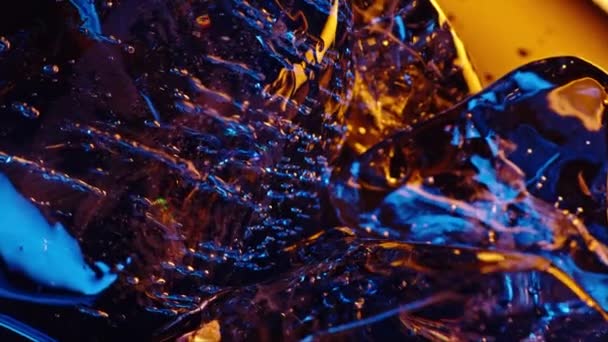 Eiswürfel Auf Farbe Feuerlicht Abstrakte Tapete Stockvideo