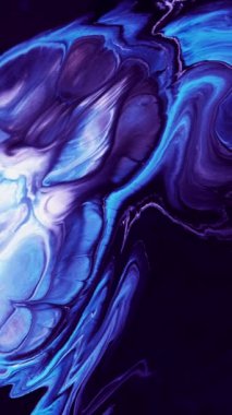 Büyüleyici ve büyüleyici bir karışım. Derin, canlı blues ve morlar. Eşsiz bir akışkan sanat tarzında.