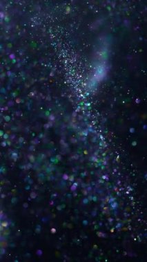 Büyüleyici ve büyüleyici bir kozmik sahne. Karanlık ve gizemli bir arka plana karşı ışıltılı parıltılarla dolu.