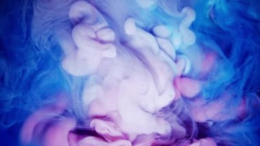 Göz kamaştırıcı soyut sanat. Hoş mavi ve pembe tonlarda kıvrımlı mürekkep içeriyor.
