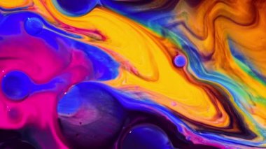 Dinamik ve büyüleyici soyut kalıplarda dönen nefes kesici parlak ve canlı renklerin nefes kesici bir görüntüsü