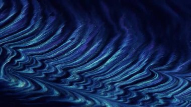 Kesinlikle büyüleyici soyut bir tasarım. Mavi ve yeşilliklerin derin tonlarında sıvı dalgalar sergiliyor.