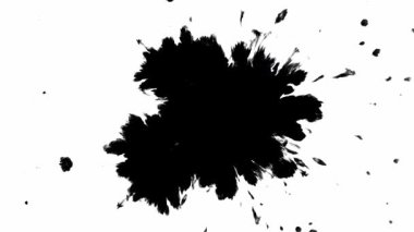 Çarpıcı ve kalın bir mürekkep sıçraması dinamik şekiller ve temiz beyaz bir arkaplan üzerine serpiştirilmiş sıçramalar