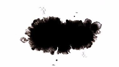 Canlı mürekkep lekeleri çeşitli sanatsal projeler ve tasarımlar için çarpıcı ve dinamik görsel efektler yaratıyor.