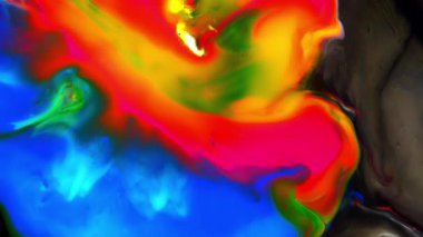 Değişken renkli sıvı sanatın büyüleyici bir görüntüsü, gözü büyüleyen soyut desenler yaratıyor.