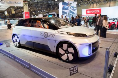 Toronto, Kanada - 02 25 2023: Canadas Otomotiv Üreticileri Birliği tarafından üretilen Arrow EV elektrikli konsept otomobil 2023 Kanada Uluslararası Otomobil Fuarı 'nda sergilendi. Geliştirilmiş