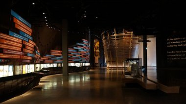 Winnipeg, Manitoba, Kanada - 118 2014: Kanada İnsan Hakları Müzesi İnsan Hakları Galerisi. CMHR, Winnipeg, Manitoba 'da yer alan bir ulusal müzedir.