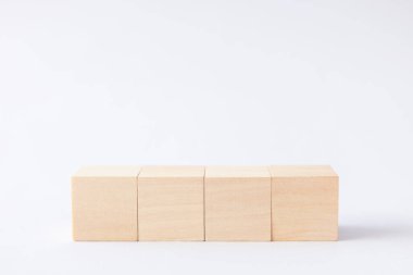 Çocuk için tahta küp oyuncağı. Eğitim, iş, oyun, strateji, başarı konsepti.