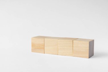 Çocuk için tahta küp oyuncağı. Eğitim, iş, oyun, strateji, başarı konsepti.