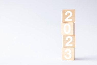 2023 iş büyüyen konsept başarıya. Orman bloğu adım ile iş stratejisi, eylem planı, hedef ve hedef, el yığını, proje, vizyon hakkında simge kavramı.