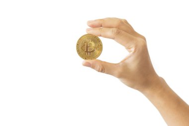 Beyaz arka planda izole edilmiş kripto bozuk para kopyalama alanı tutan adamın yakın çekimi. Gelecekte teknoloji engelleme. Erkek eli Bitcoin 'i tutuyor. İş, finans, ticaret, ekonomi konsepti.