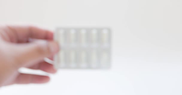 Primer Plano Del Medicamento Envase Vitamínico Con Fecha Producción Fecha — Vídeos de Stock
