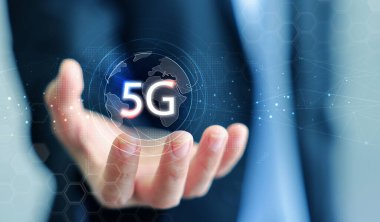 5G sembolü yeni kablosuz internet kablosuz bağlantısı. Modern dijital cihazlar kullanılarak küresel yüksek hızlı internet ağının beşinci yenilikçi üretimi.