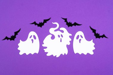 Dost canlısı hayalet ve yarasaların renkli gösterisi, Cadılar Bayramı kutlamaları ve dekorasyonu için mükemmel..