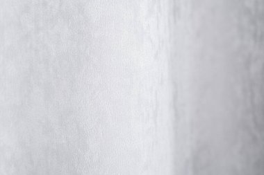 Yumuşak ve sessiz renk paletini gösteren desenli bir kumaş..