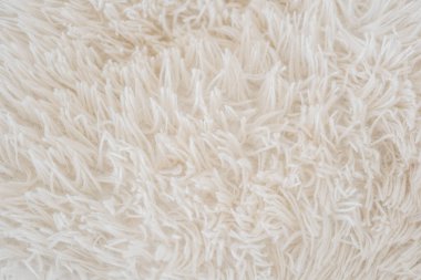 Yumuşak beyaz bir madde, tüylü iplikler sıcak ve davetkar bir ortam yaratır..