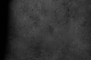 Kalıplı, siyah beton bir yüzey, ışık ve gölge gösteriyor..