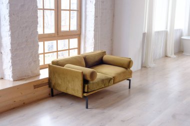  Konforlu İskandinav İlhamlı Yaşam Alanında Modern Kadife Kanepe