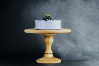 Bahar etkinliği için bebek nefesli üç pastel tavşan.