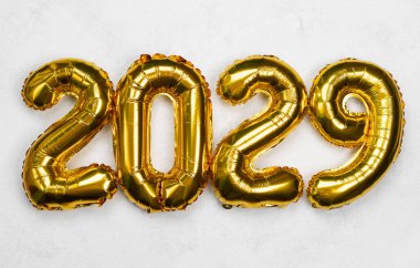 2029 yılına benzeyen altın balonlar şenlikli bir kutlama için düzenlenir..