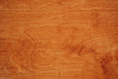 Pürüzsüz ahşap bir yüzeyin yakın çekim görüntüsü karmaşık tahıl desenlerini vurgular.