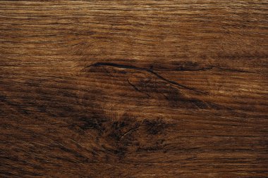 Koyu kahverengi ahşap dokular, akan tahıllar ve derin doğal çizgiler.