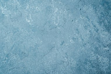Yıpranmış dokusu ve benekli desenli Grunge mavisi alçı duvar.