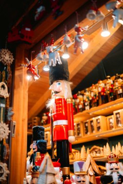 Bayramlık Fındıkkıran Noel Simgeleri ve Tatil Dekorasyonunu Göster