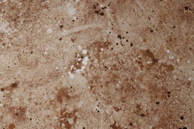 Beyaz ve ışık saçan kahverengi bir yüzeye yakın çekim, yaratıcılığı vurguluyor..