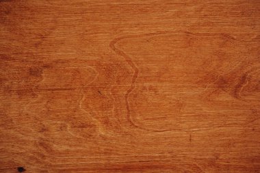 Tahta bir yüzeye yakın çekim zengin tahıl desenlerini ve sıcak, davetkar renkleri ortaya çıkarır..