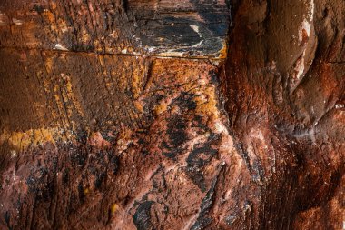 Grunge arkaplanı ve soyut sanatsal tasarım konsepti için turuncu ve kahverengi boya katmanlı kırsal duvar dokusu