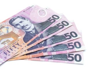 İzole edilmiş beyaz arka planda Yeni Zelanda 50 dolarlık banknot. Yeni Zelanda Doları Yeni Zelanda 'nın resmi para birimidir..