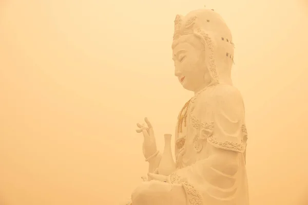 Słynny Posąg Guanyin Znajduje Się Wat Huay Pla Kang Prowincji — Zdjęcie stockowe