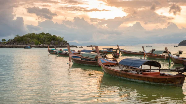 Tayland 'ın Satun ilindeki Koh Lipe adasında güzel bir gün doğumu..