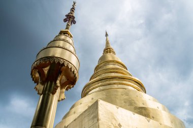 Wat Phra Singh 'in altın tapınağı Kuzey Tayland' ın Chiang Mai şehrinde bir Budist tapınağıdır. Wat Phra Singh, Lanna mimarisinin güzel bir örneği..