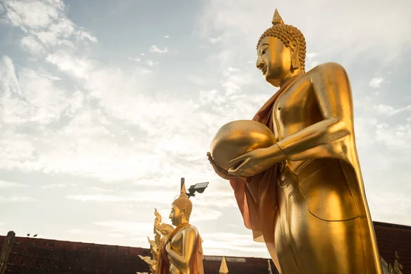 Arany Álló Buddha Kép Thai Stílusban — Stock Fotó