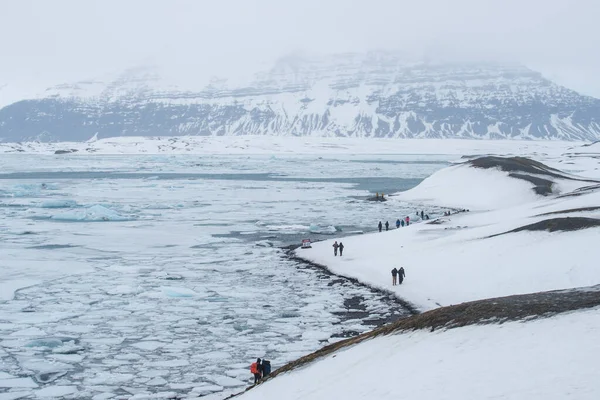 ジョクルサロン氷河ラグーンの風景アイスランド南部の有名な象徴的な風景です ジョクルサロン氷河ラグーンはアイスランドで最も有名な観光スポットの1つです — ストック写真