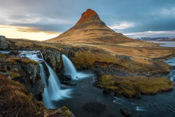 Киркьюфелл Самая Фотографируемая Гора Исландии Расположенная Северном Побережье Исландского Полуострова — стоковое фото