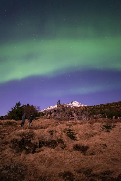 Мбаппе Смотрит Aurora Borealis Над Звездным Ночным Небом Исландии Северное — стоковое фото