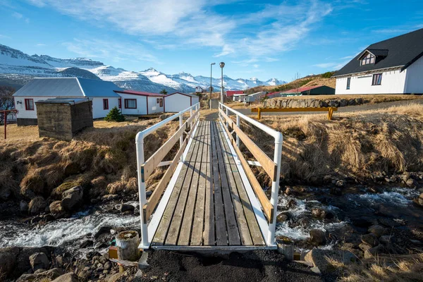 Puente Sobre Río Stodvarfjordur Pequeño Pueblo Encantador Islandia Oriental — Foto de Stock