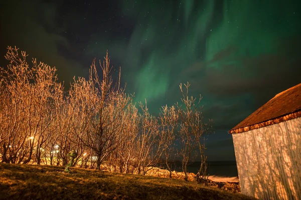 Όμορφο Βόρειο Σέλας Πάνω Από Νυχτερινό Ουρανό Στην Ισλανδία — Φωτογραφία Αρχείου
